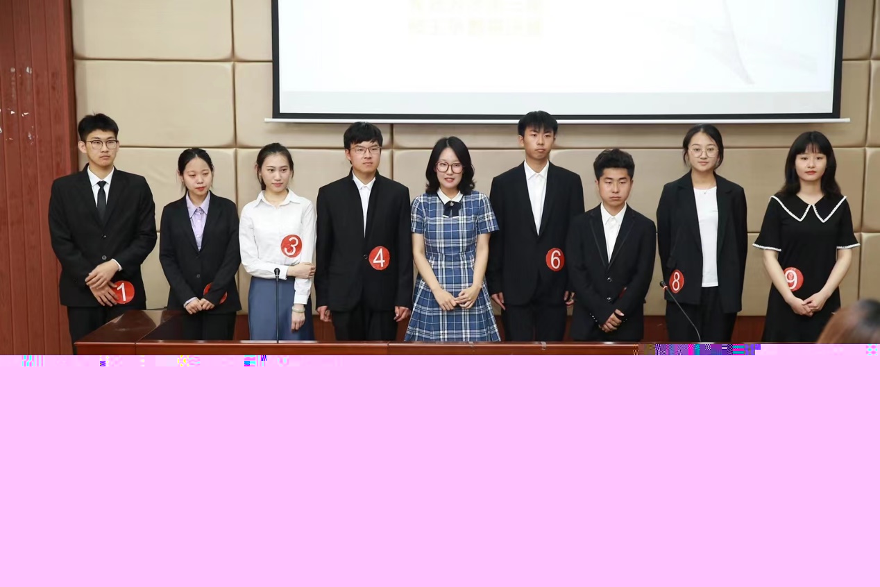 一群穿著西裝的人中度可信度描述已自動生成